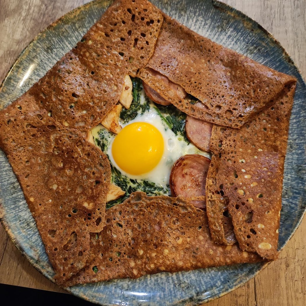 Regiøn (Restaurant, crêperie café & bubble Tea) 3